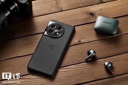 OnePlus 11 во всей красе. Живые фото нового флагмана на Snapdragon 8 Gen 2 после официальной премьеры