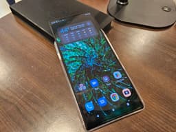 Легендарные слайдеры Motorola RIZR возвращаются? На MWC 2023 показали новый концептуальный RIZR с выдвижным экраном