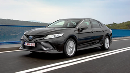 Toyota не возобновляла поставки комплектующих в Россию