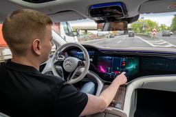Mercedes-Benz обыграла Tesla на её же поле. Компания первой в США получила лицензию на автопилот третьего уровня