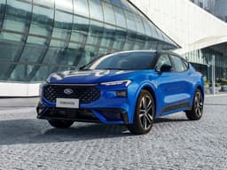 В России можно заказать 5-метровый 240-сильный кроссовер Ford Evos, оснащённый 8-ступенчатым «автоматом» и 27-дюймовым экраном. Сколько за него просят?