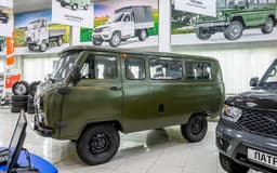 В столичных дилерских центрах дефицит пассажирских версий УАЗ-452 «Буханка»