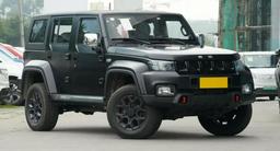 224 л.с., 8-ступенчатый автомат и полный привод. В РФ можно заказать Beijing BJ40 – это китайский аналог Jeep Wrangler