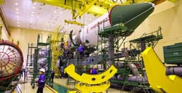 На Байконуре полностью собрали ракету для отправки грузового корабля «Прогресс МС-25»