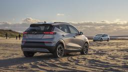 iPhone теперь заряжаются в BMW, но зато перестали заряжаться в машинах General Motors. Apple починила зарядку в одних авто, но сломала в других