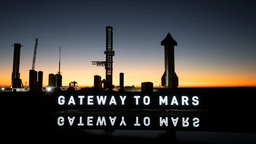 Вот это «ёлочка»: SpaceX готовит самую большую в мире ракету Starship к новому запуску, фото