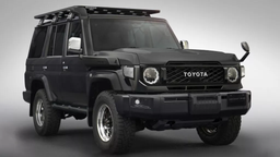 Представлена новая версия Toyota Land Cruiser 70. Она «позирует» вместе с Toyota Land Cruiser (J40)