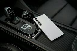 «Meizu 20 Pro — он слишком похож на Samsung», — известный инсайдер опубликовал живые фото Meizu 20 Pro, а другой инсайдер раскрыл характеристики