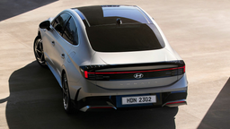 Совершенно новая Hyundai Sonata 2024 получит три силовые установки, управление со смартфона, 12 динамиков и умный круиз-контроль