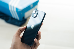 iPhone 13 заметно подешевел в России