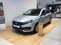 Дилер выставил на продажу совершенно новую Lada Vesta NG производства 2023 года. Но не факт, что автомобиль можно купить