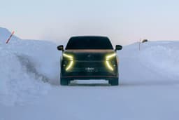 Так выглядит новый российский кроссовер Evolute i-Sky. Новинка засветилась на испытаниях на Крайнем Севере
