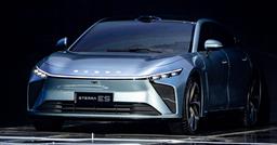 Chery показала большой Sterra ES, который приедет в Россию под брендом Exeed. Он больше Toyota Camry и разгоняется до 100 км/ч за 3 с