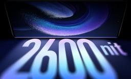 Лидерство Samsung на рынке дисплеев закончилось: Xiaomi 13 Ultra получит самый яркий в мире экран китайского производства