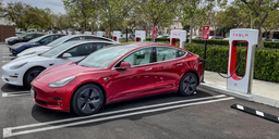 Tesla подешевела на $56 млрд за день. Ford и General Motors стоят менее $50 млрд