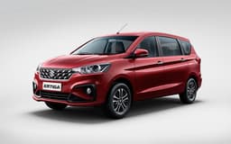 В Россию привезли минивэн Suzuki Ertiga из Японии. Это одна из самых доступных 7-местных «параллельных» моделей с «автоматом»