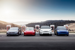 Tesla вернула «вождение одной педалью» в свои машины и теперь предлагает два варианта торможения