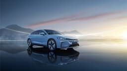 Просторнее, динамичнее и мощнее Toyota Camry. В России начали принимать заказы на большой 510-сильный седан Voyah Passion
