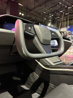 Качество материала штурвала в Tesla Model X и Model S оказалось очень низким. Tesla обещает новые рули этим летом