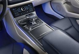 Альтернатива Mercedes-Benz E-Class. В России начали продавать премиальный пятиметровый седан Hongqi H5 нового поколения