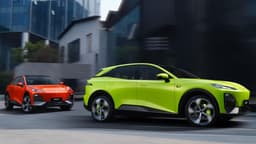 «Lamborghini Urus для бедных» поступил в продажу в Китае. За 238-сильный Changan Deepal S7 с экраном в солнцезащитном козырьке просят 24 250 долларов