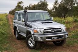 Культовый внедорожник Toyota Land Cruiser 70 получит 2,8-литровый дизельный мотор, «автомат» и современную медиасистему к своему 40-летию
