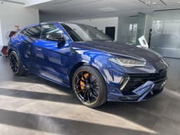 Официальный дилер выставил на продажу в России Lamborghini Urus 2023. В 2021 году за такой кроссовер просили 17,5 млн рублей, сейчас цена повыше
