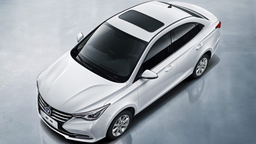 В России представлен доступный современный седан Changan Alsvin. Объявлены официальные цены