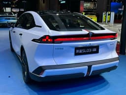 Поставки Changan Deepal SL03 превысили 50 000 машин. Цена снижена