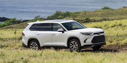Огромный Toyota Grand Highlander 2024 оказался на удивление недорогим по сравнению с обычным Highlander 2024