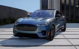 Ford не стала мелочиться и снизила стоимость кроссовера Mustang Mach-E сразу на 4 тыс. долларов. Это уже второе снижение цены с начала года