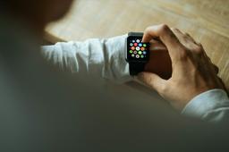 Samsung подвинули на третье место, причём сделал это молодой индийский бренд. Рынок умных часов активно меняется