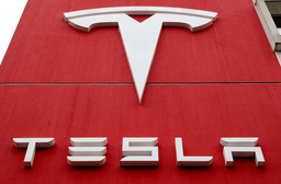 Tesla называет ложью обвинение в «непреднамеренном ускорении» ее электромобилей