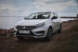 Выпуск Lada Vesta NG остановлен на три недели. На территории предприятия скопилось около 12 тыс. некомплектных «Вест»
