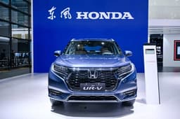 261 л.с., 9-ступенчатый «автомат», полный привод и размеры побольше, чем у CR-V. Представлен кроссовер Honda UR-V Black Edition