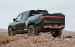 В России предлагают автомобиль Rivian R1T, ремонт одного только бампера для которого может обойтись в десятки тысяч долларов