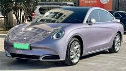 «Porsche для бедных» приехал в Россию. Дилер привёз в Россию 400-сильный полноприводный Ora Lightning Cat, похожий на Porsche Panamera и с адекватной ценой