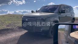 Связанный с Xiaomi внедорожник Rox впервые показали вживую. Это новый конкурент Mercedes-Benz G-класса