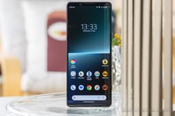 Нет, Sony не уйдёт с рынка смартфонов как минимум ещё несколько лет