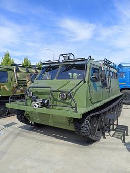 Больше не похож на Газель на гусеницах. Представлена новая версия российского вездехода «Ирбис» — с полностью оригинальным кузовом
