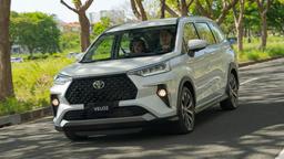 В России начали предлагать 7-местный двухпедальный минивэн Toyota Veloz. Цена известна, но продавец согласен на торг