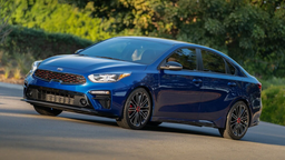 В России начали продавать новые Kia Forte