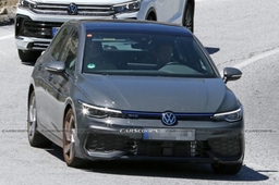 Это Volkswagen Golf GTE 2024. Автомобиль без камуфляжа сфотографировали на испытаниях