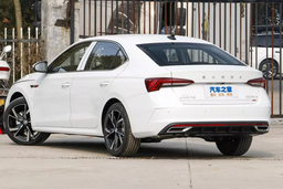 В Россию приехали новые Skoda Octavia Pro 2023 — дешевле, чем раньше