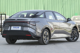 Большой седан Toyota по цене Camry стал ещё доступнее в России