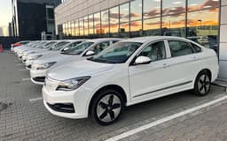 Стоило ли ради этого затевать сборку автомобилей в России? За 6 месяцев 2023 года в стране продано менее 1000 электромобилей Evolute