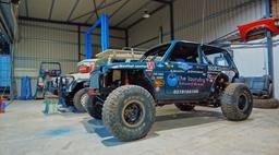 Самую крутую Lada Niva построили в Южной Африке. У неё 4-литровый мотор V8 от Lexus и мосты от Land Cruiser 80