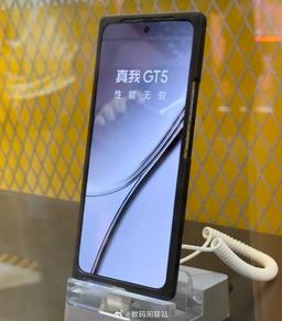 Snapdragon 8 Gen 2, 24 ГБ ОЗУ и 240 Вт. Флагман флагманов Realme GT5 впервые засняли вживую