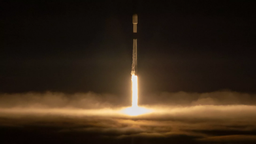 Фотогалерея дня: SpaceX проводит «идеальный» ночной запуск Falcon 9 со спутниками Starlink