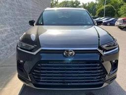 Новейший Toyota Grand Highlander 2024 уже можно заказать в России. У него 6 мест, топовое оснащение, полный привод и 362 л.с.